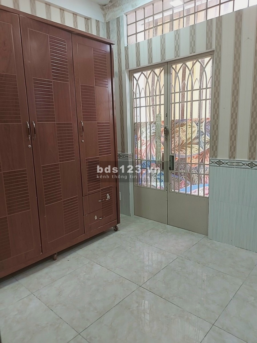 Gấp bán nhà 3 tầng dt 30m2 Chữ Đồng Tử, Quận Tân Bình, chỉ 4 tỷ 25