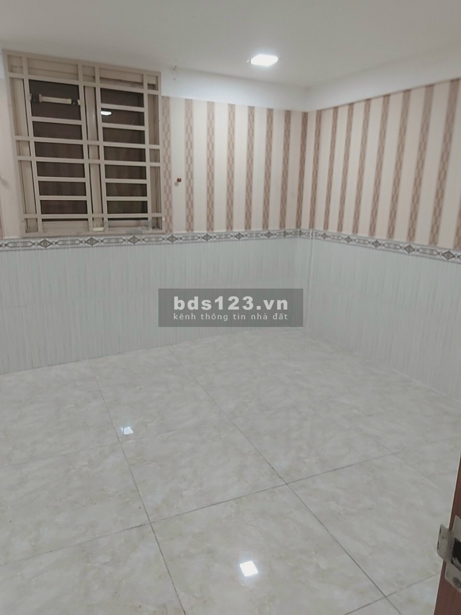 Gấp bán nhà 3 tầng dt 30m2 Chữ Đồng Tử, Quận Tân Bình, chỉ 4 tỷ 25