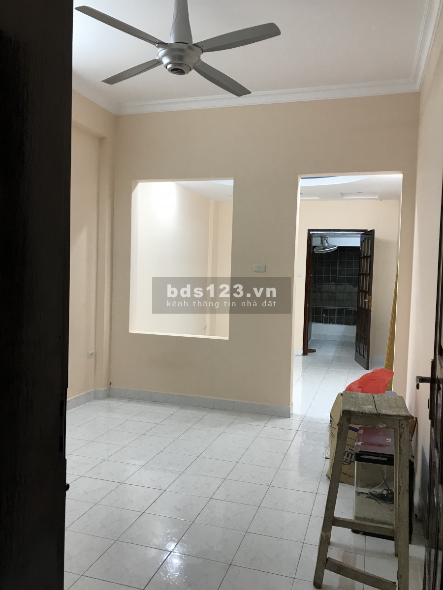 Cho thuê căn hộ tầng 3 thuộc tập thể bộ y tế, diện tích 30m2, 2 phòng, 1 bếp, 1 vệ sinh