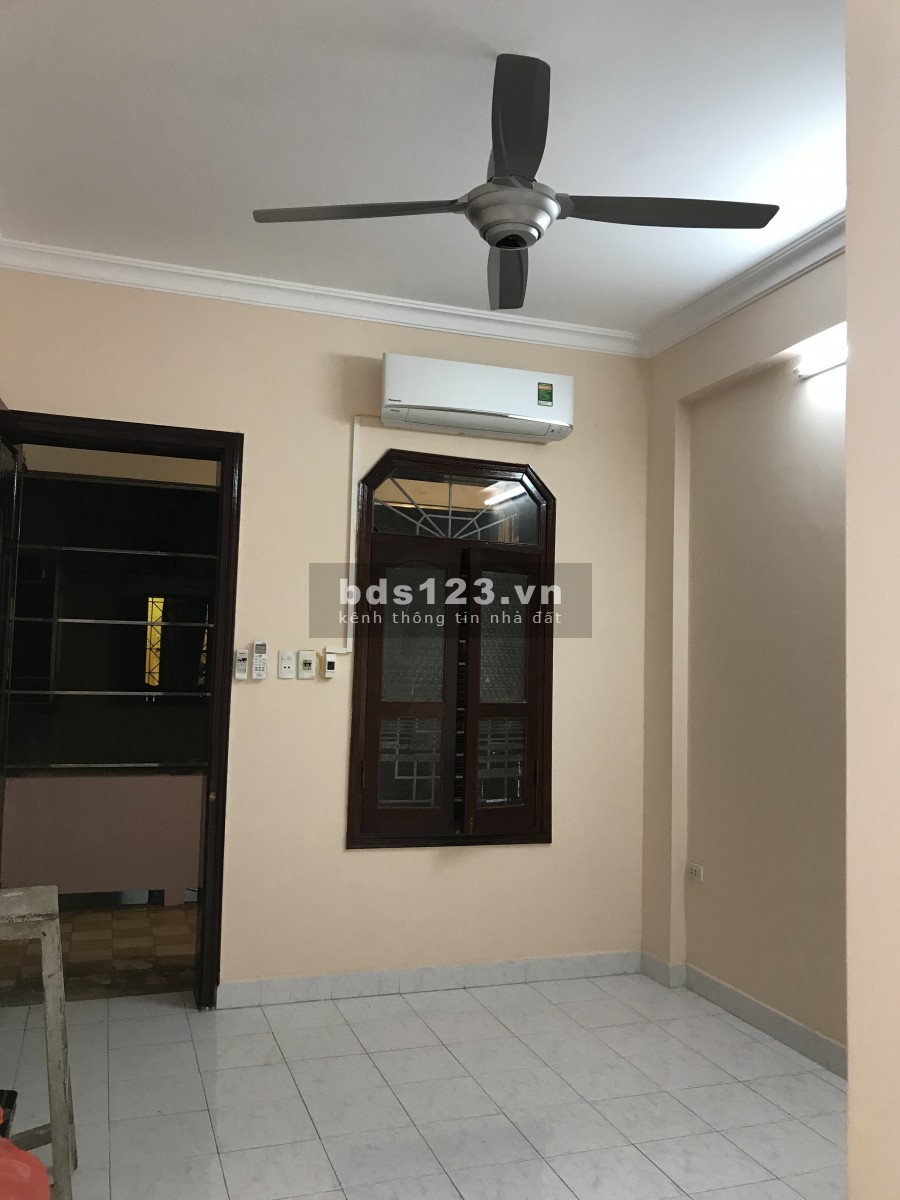 Cho thuê căn hộ tầng 3 thuộc tập thể bộ y tế, diện tích 30m2, 2 phòng, 1 bếp, 1 vệ sinh
