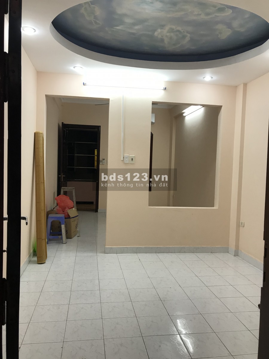 Cho thuê căn hộ tầng 3 thuộc tập thể bộ y tế, diện tích 30m2, 2 phòng, 1 bếp, 1 vệ sinh