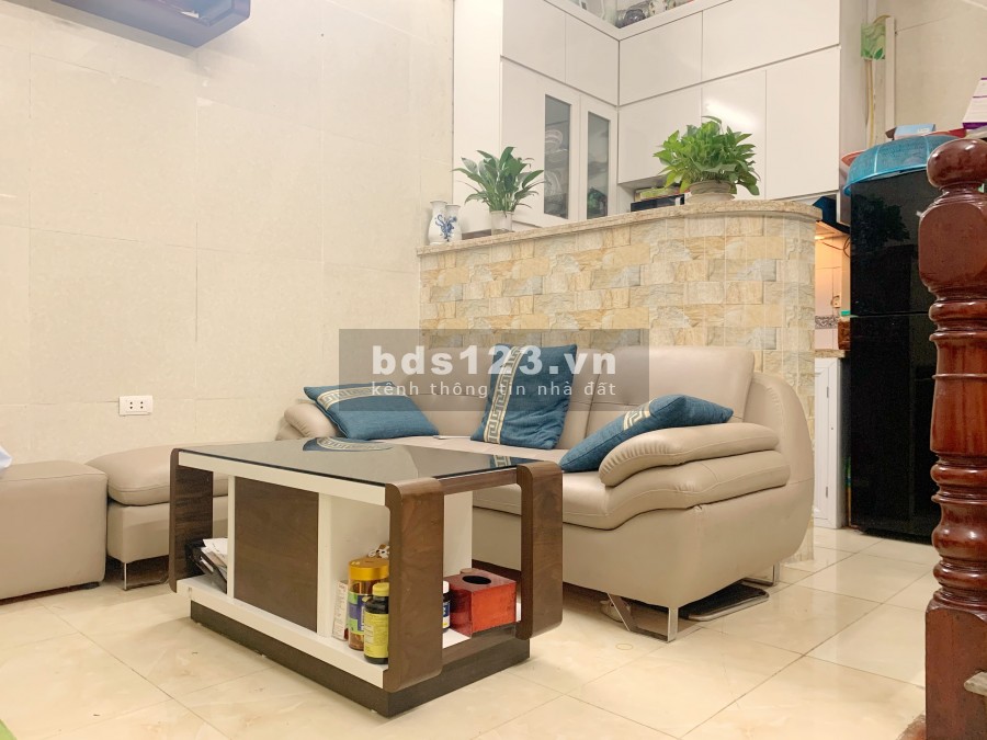 Nhà 5 tầng mới, nội thất đẹp, Hoàn Kiếm, giá bán 1.65 tỷ, hướng Đông, chính chủ
