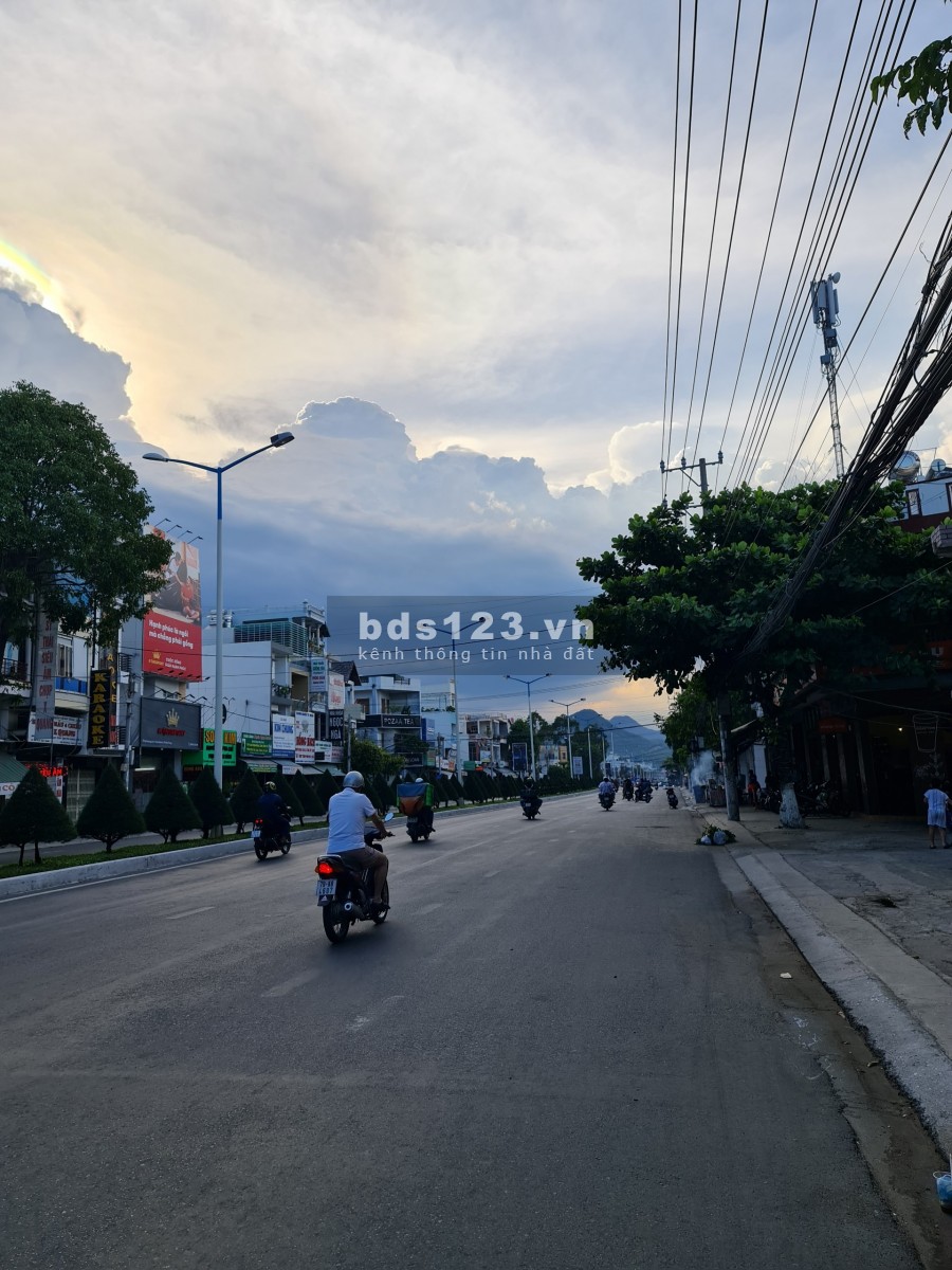 Bán nhà 2 mặt tiền đường 2/4 khu kinh doanh nhộn nhịp nhất cánh Bắc tp. Nha Trang