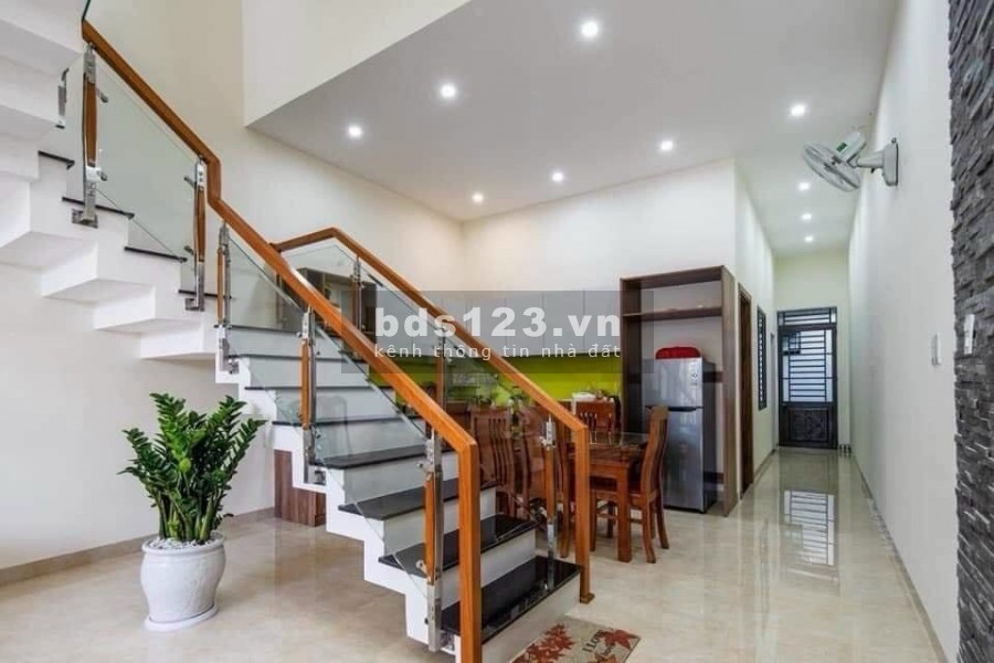 Nhà 2 lầu 1 trệt giá ngộp thương lượng, ngân hàng hỗ trợ vay, lh 0389728246