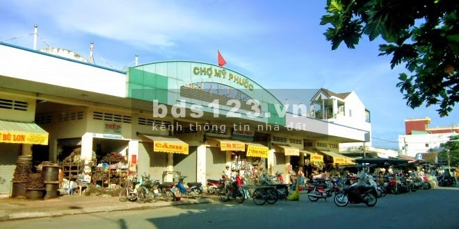 Kẹt tiền cần sang gấp lô góc 2 mt dt 300m2, đối diện chợ, ngay kcn Nhật- Hàn, giá 1.7 tỷ
