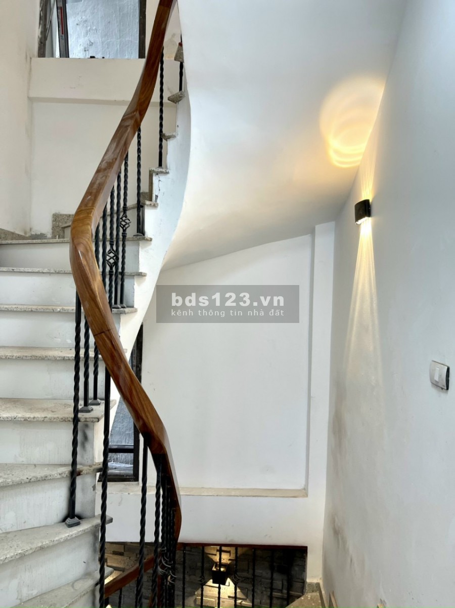 Bán nhà mặt ngõ đường Láng, diện tích 37m giá 5,6 tỷ, lh 0949794555