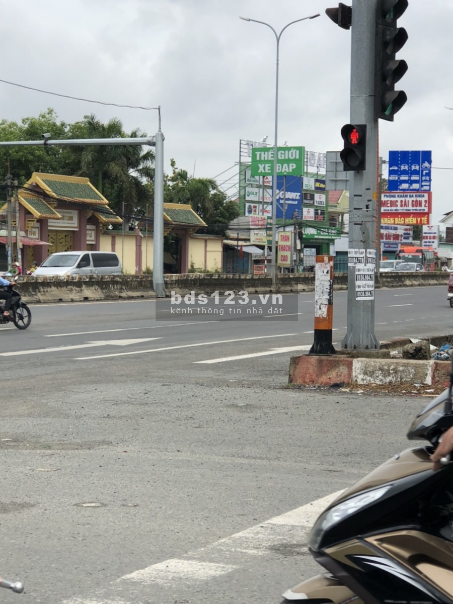 1 nền duy nhất ngay quốc lộ 51 giá chỉ 15 triệu/m2, sổ hồng riêng, bao công chứng