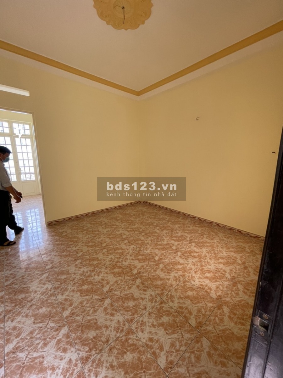 Nhà DC9, diện tích 4x25m, 3 lầu, sân thượng, 4 phòng ngủ, 5 nhà vệ sinh