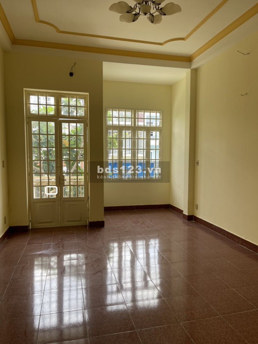 Nhà DC9, diện tích 4x25m, 3 lầu, sân thượng, 4 phòng ngủ, 5 nhà vệ sinh