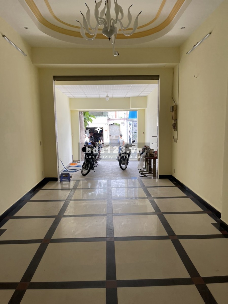 Nhà DC9, diện tích 4x25m, 3 lầu, sân thượng, 4 phòng ngủ, 5 nhà vệ sinh