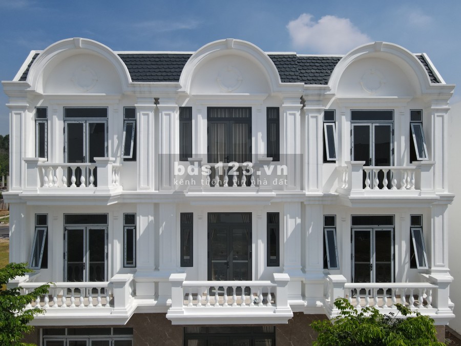 Cần bán đất thích hợp đầu tư hoặc mở kinh doanh trong khu nhà ở Vietsing Phú Chánh