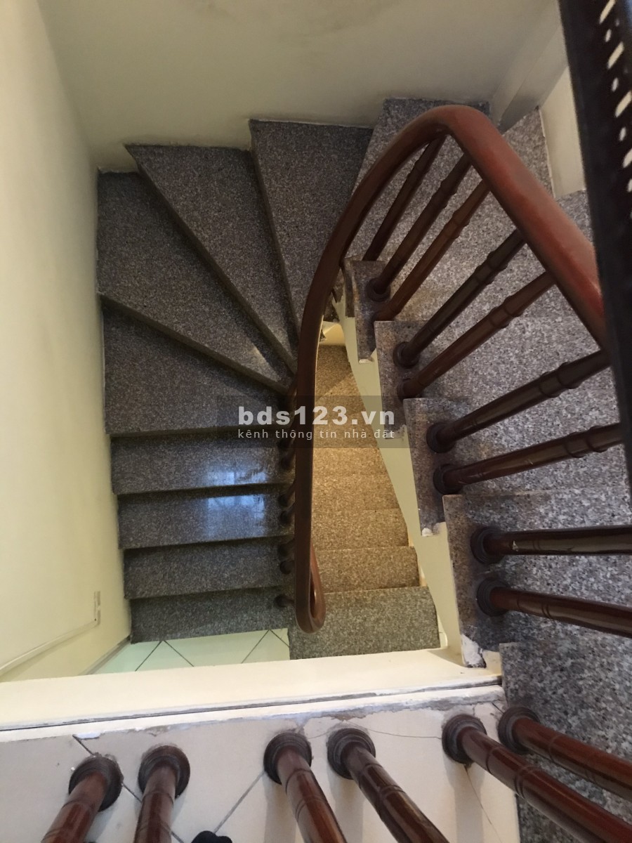 Đã mua chung cư, bán nhà Thanh Lân, sau phố đúng 1 nhà, tiện ích đầy đủ, 33m2x4,5T, hơn 2tỷ.