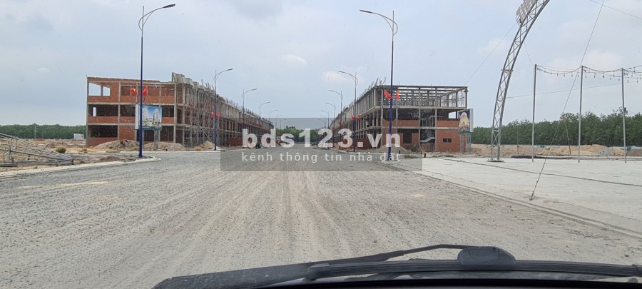 Bán gấp đất nền khu vực Tân Uyên, giá chỉ 830tr, sổ hồng riêng.