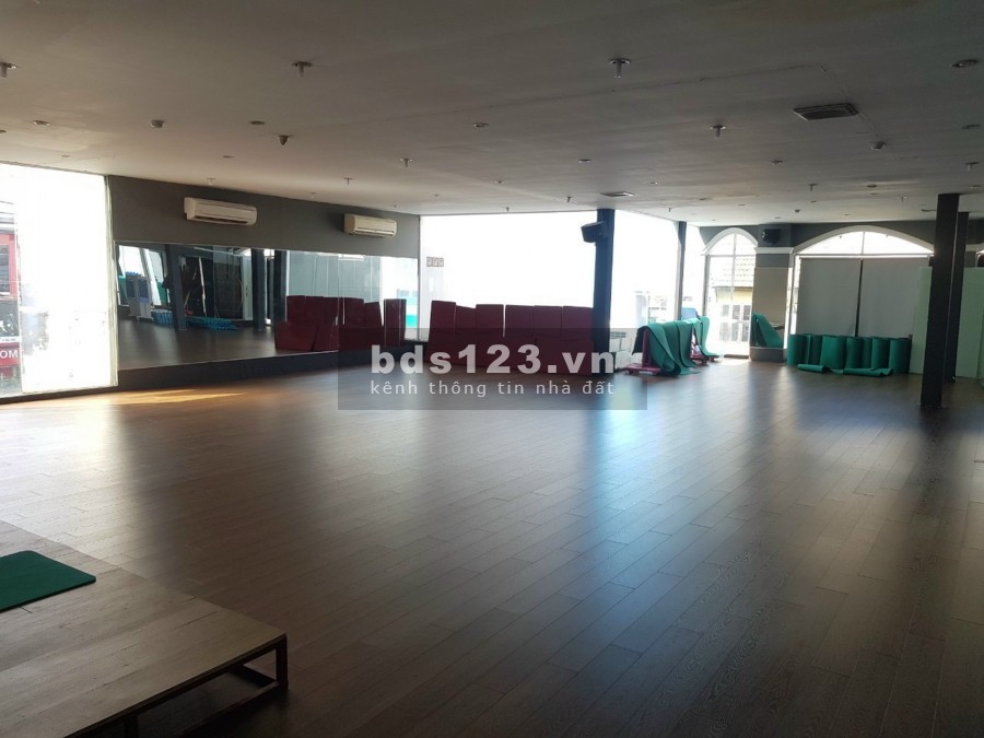 Nhà nguyên căn cho thuê Hoàng Việt Quận Tân Bình, diện tích 15x20m, 2 lầu