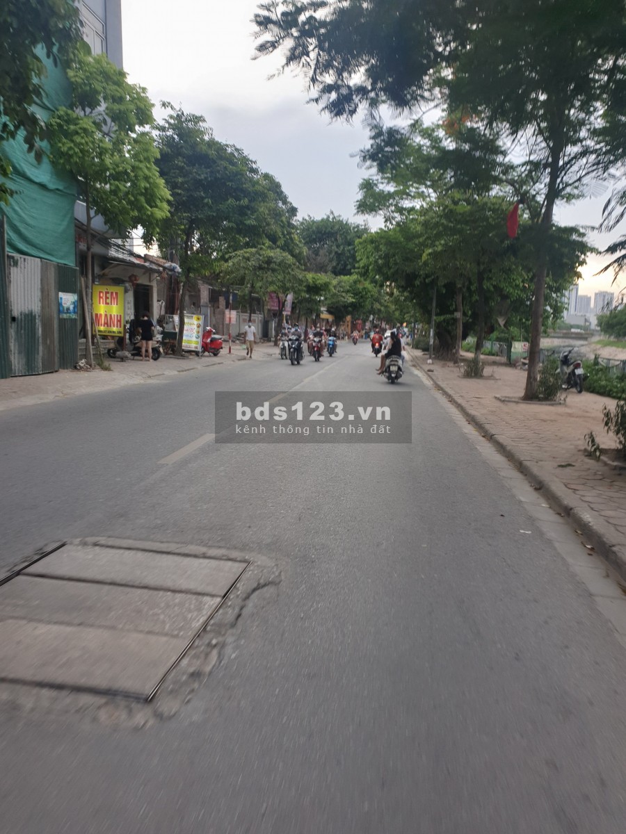 Bán siêu phẩm lô góc Kim Giang 5 phút ôtô đỗ bến xe Nước Ngầm, dt 37m2, giá 2,99tỷ