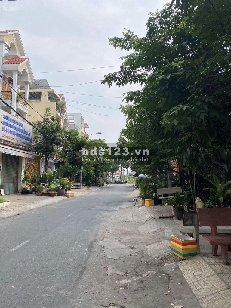Nhà DC9, diện tích 4x25m, 3 lầu, sân thượng, 4 phòng ngủ, 5 nhà vệ sinh