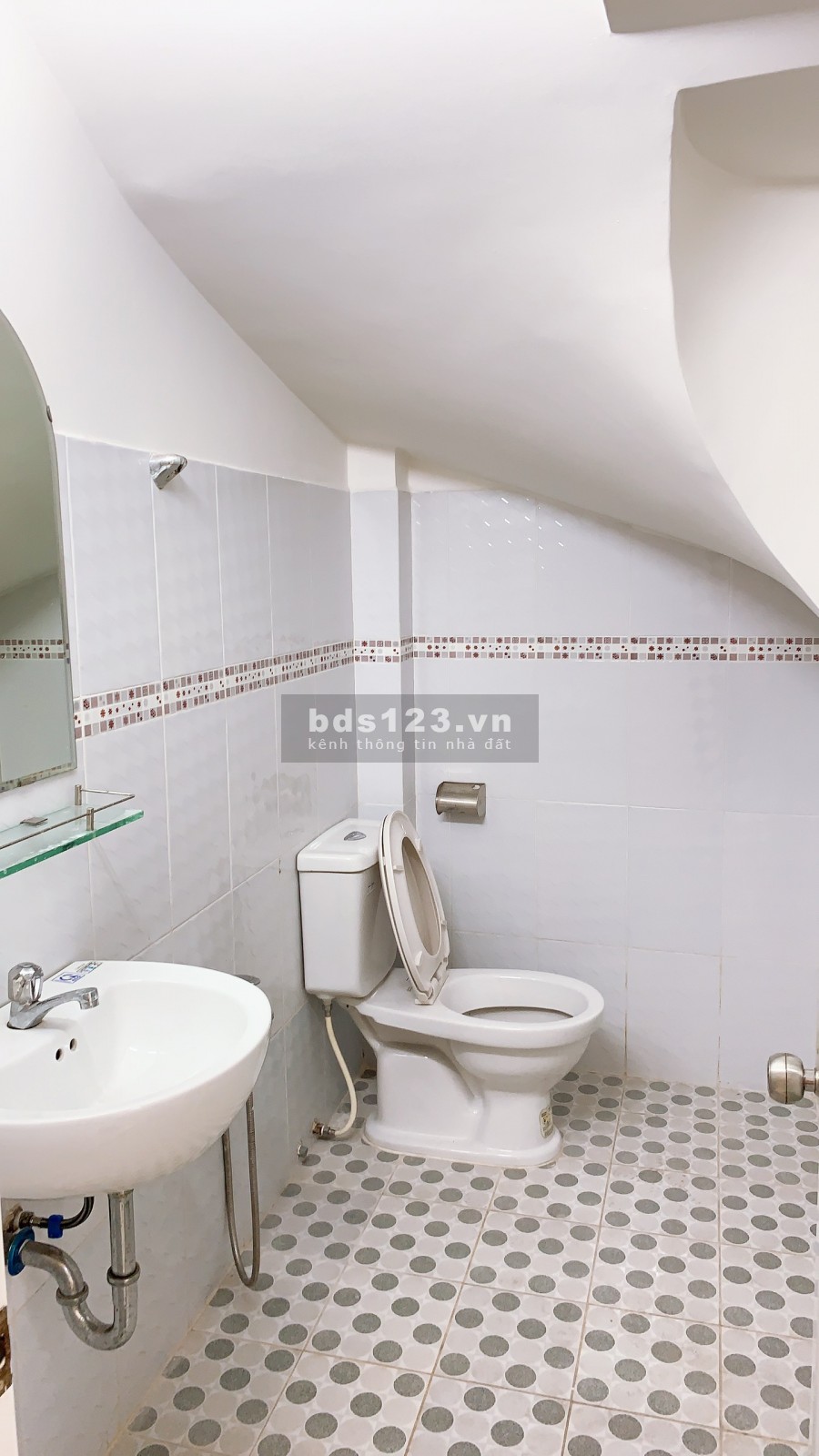 Bán nhà đường Nguyễn Kiệm đang kinh doanh căn hộ dịch vụ giá 8.3 tỷ