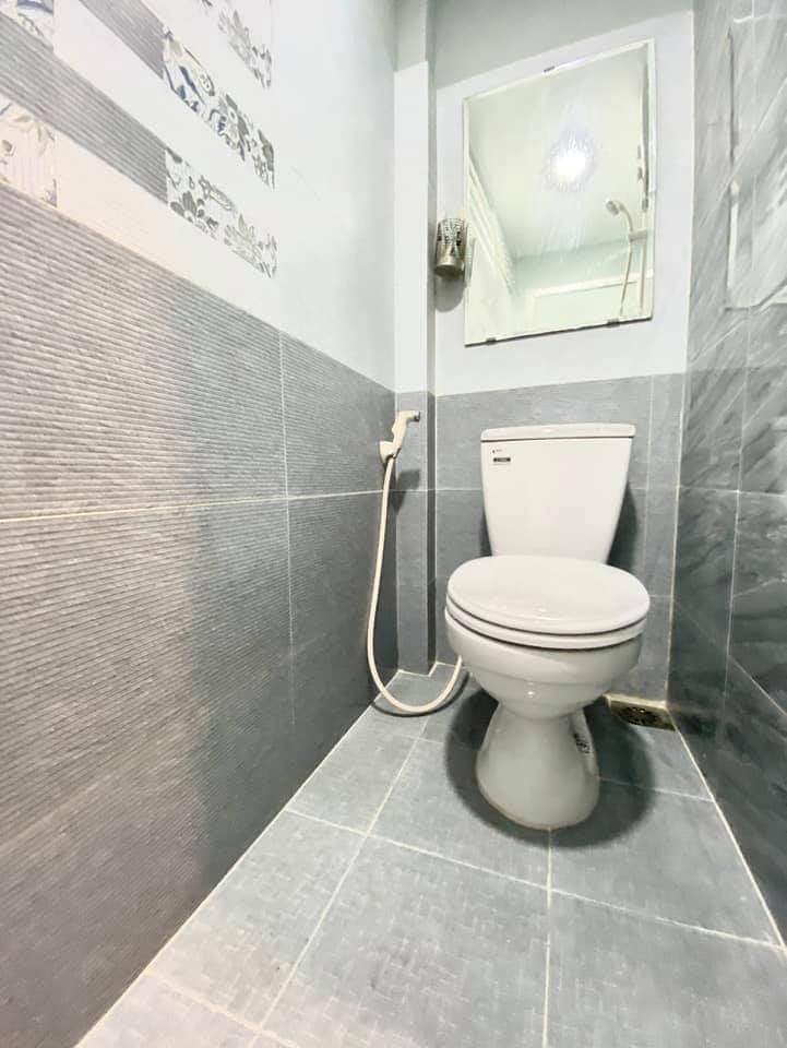 Nhà khu vực quận 1, giá rẻ để đầu tư, chỉ 3,2 tỷ, nhà hẻm 102 Trần Quang Khải, Quận 1, dt 25m2.