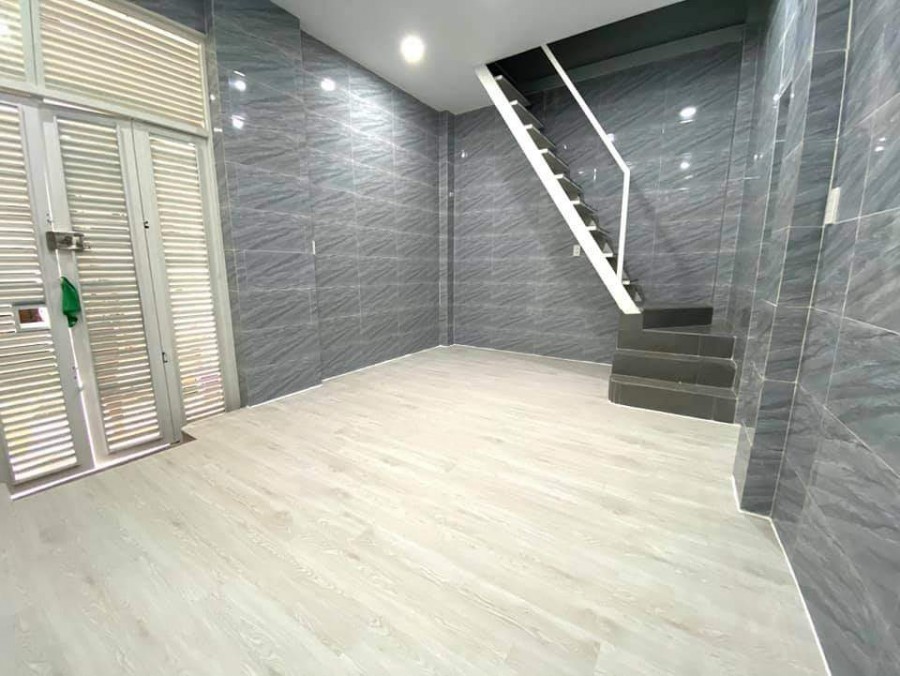 Nhà khu vực quận 1, giá rẻ để đầu tư, chỉ 3,2 tỷ, nhà hẻm 102 Trần Quang Khải, Quận 1, dt 25m2.