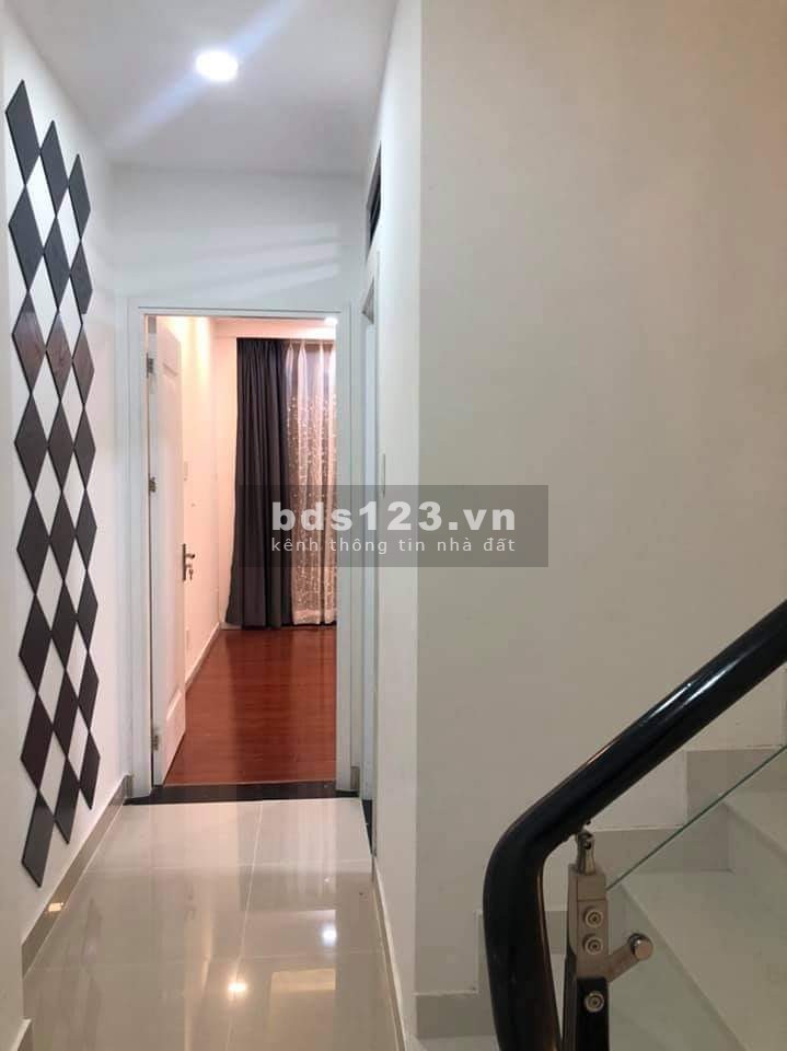 Bán nhà Mới Huỳnh Văn Bánh P.13 Q. PN, Đường 8m Thông thoáng, 3 Tầng, Giá 12.4 Tỷ còn Thương Lượng.