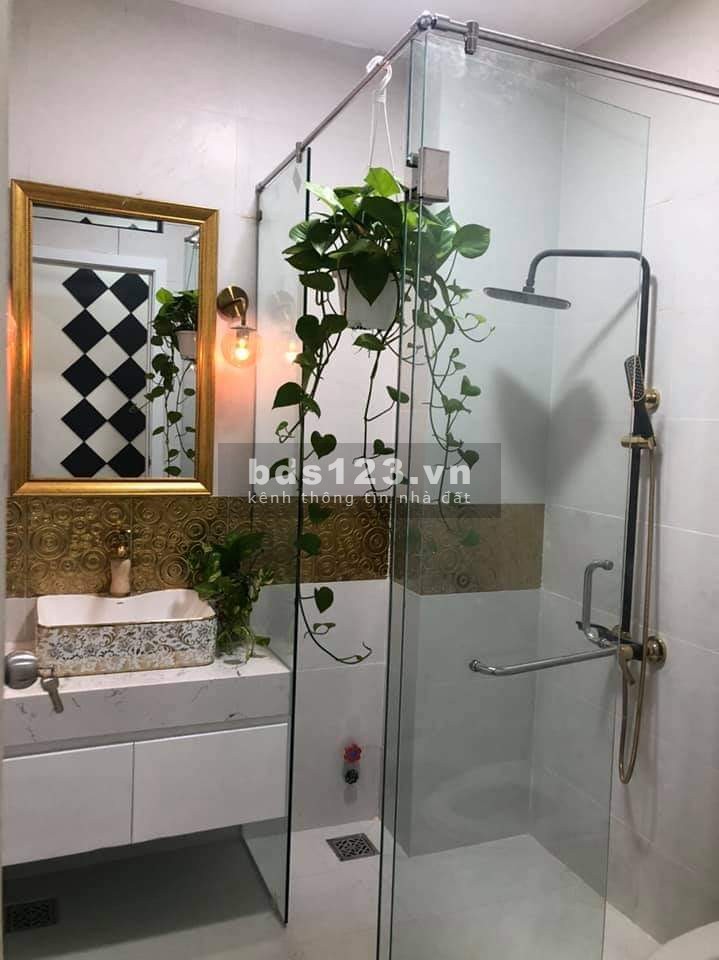 Bán nhà Mới Huỳnh Văn Bánh P.13 Q. PN, Đường 8m Thông thoáng, 3 Tầng, Giá 12.4 Tỷ còn Thương Lượng.