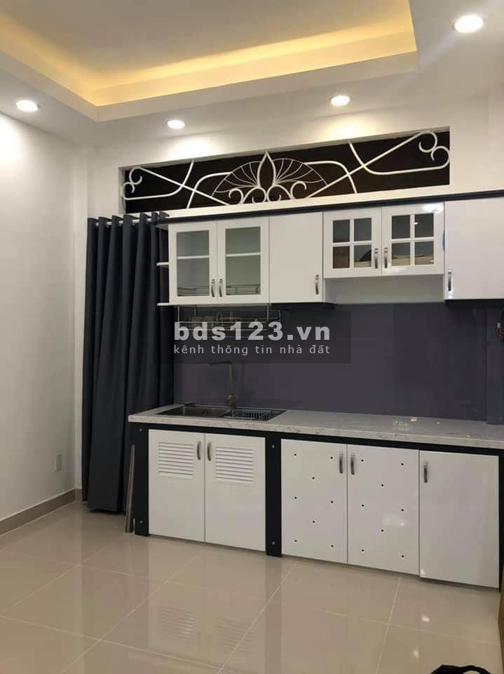 Bán nhà Mới Huỳnh Văn Bánh P.13 Q. PN, Đường 8m Thông thoáng, 3 Tầng, Giá 12.4 Tỷ còn Thương Lượng.