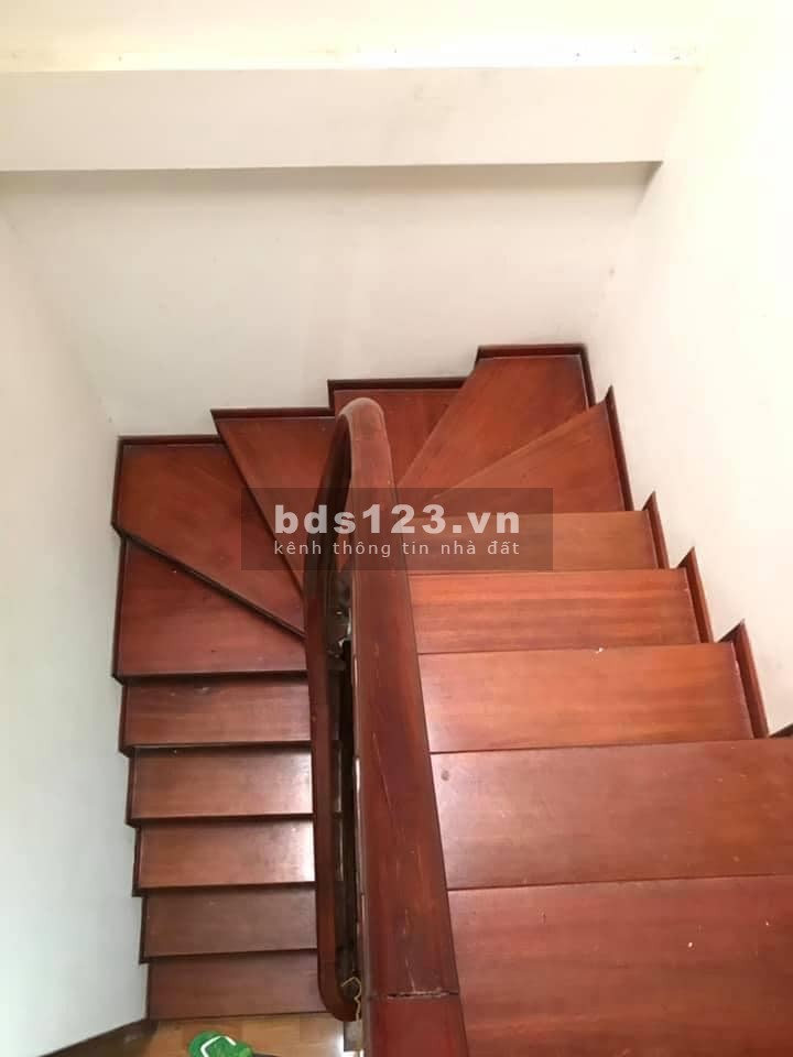 Bán nhà Cầu Giấy, nội thất gỗ cực đẹp xe ba gác vào nhà 4 tỷ, liên hệ 0398238688