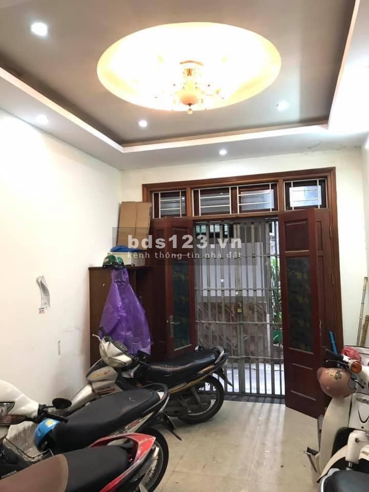 Bán nhà Cầu Giấy, nội thất gỗ cực đẹp xe ba gác vào nhà 4 tỷ, liên hệ 0398238688