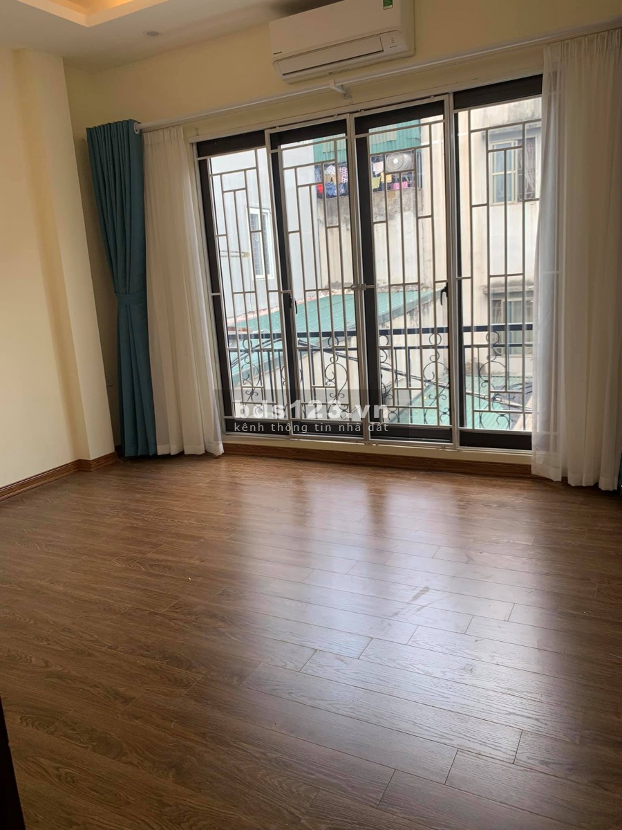 Siêu Phẩm 190 Hoàng Mai, ô tô đỗ cửa, diện tích rộng, nhà mới DT 50 m2 nhỉnh 4 tỷ