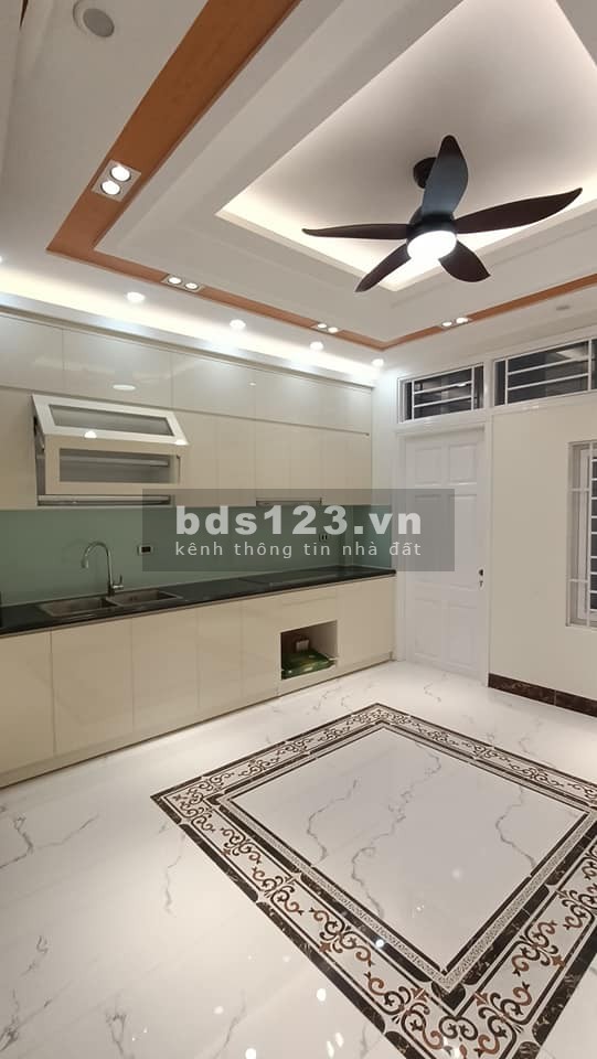 Bán nhà mới 5 tầng Quận Cầu Giấy, dt 57m2, khu Vip, 20 ra phố giá 7.2 tỷ, lh 0961427470