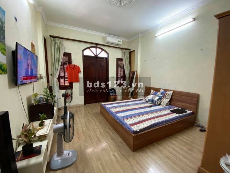 Bán nhà Trần Duy Hưng, 48m2, 4 tầng, giá bán 10 tỷ, gần phố, ô tô tránh