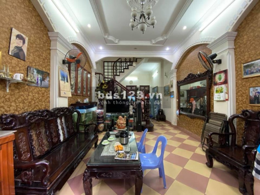 Bán nhà Trần Duy Hưng, 48m2, 4 tầng, giá bán 10 tỷ, gần phố, ô tô tránh