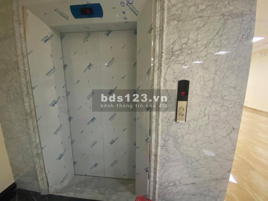 8 tầng 1 hầm thang máy, mặt phố Hoàng Quốc Việt diện tích 291m2 mặt tiền 8m giá 165 tỷ