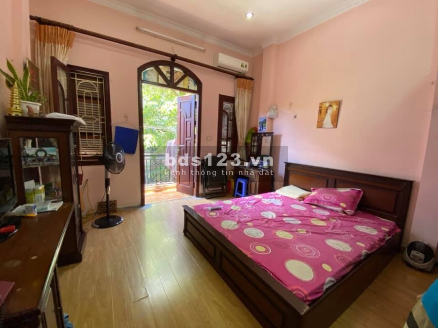 Bán nhà Trần Duy Hưng, 48m2, 4 tầng, giá bán 10 tỷ, gần phố, ô tô tránh