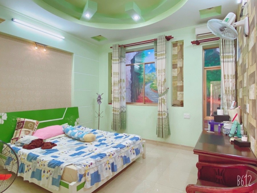 Bán Mặt Tiền có 1 0 2 Nguyễn Văn KHối 96m2 ngang 6m KD cực đỉnh 13.4 Tỷ TL