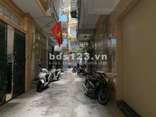Bán nhà 5 tầng phố Trung Kính, 3 thoáng, 5m ra ô tô giá 3.95 tỷ, liên hệ 0961427470
