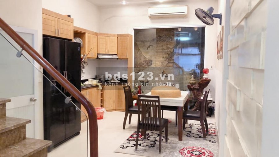 Bán nhà Cầu Giấy, 2 mặt thoáng, mới đẹp ở ngay 5 tầng, diện tích 40m2, giá 4 tỷ