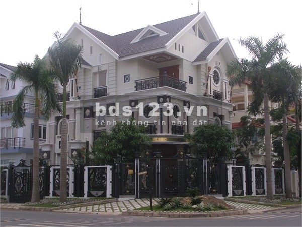 Biệt thự Văn Quán 320m2 x 4 tầng, mặt tiền 12m, vỉa hè rộng, Kinh doanh. Giá 32.8 tỷ