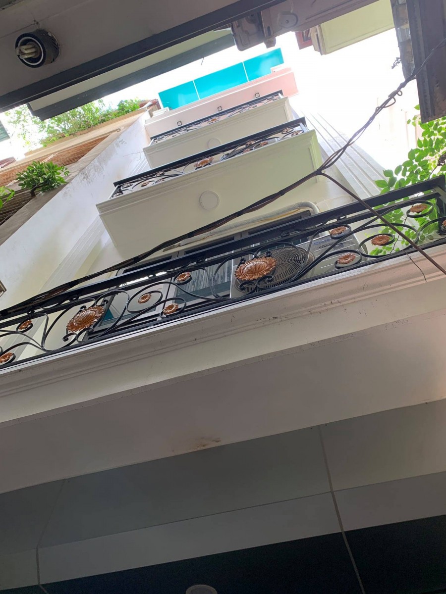 Bán gấp nhà Khâm Thiên Quận Đống Đa giá 4.6 tỷ, 5 tầng dt 43m2, 5 Phòng ngủ