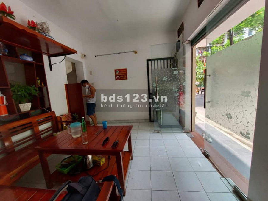 Bán nhà tập thể tầng 1 Hoàng Quốc Việt, diện tích 58m2, kinh doanh đỉnh, giá bán 2.35 tỷ