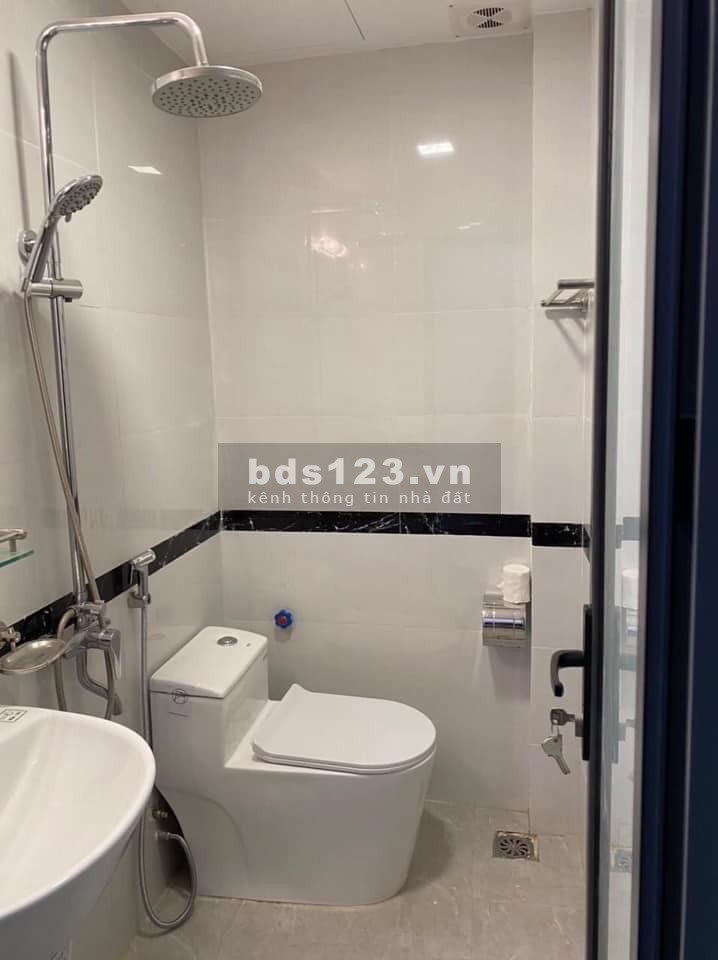 Bán nhà ngõ 81 rộng thoáng, đúc 5 tầng cần bán nhanh, gí 4.2 tỷ, lh 0904601503