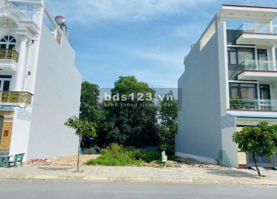 Bán 2 lô đất nền 90m2/lô thổ cư 100%, đường 16m cách Coopmart 500m sổ hồng sẵn giá tốt