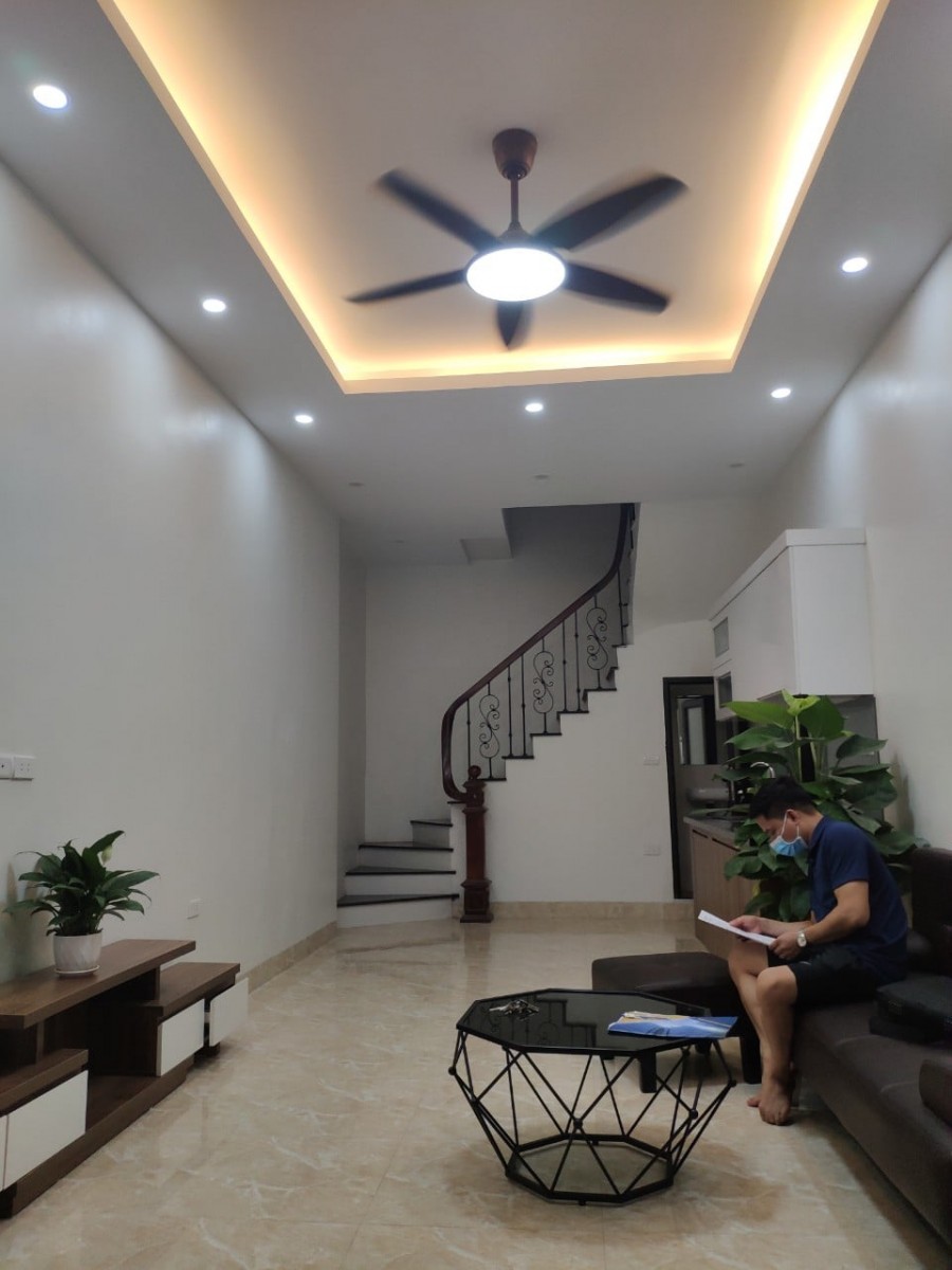 Bán nhà đẹp, về ở luôn ngõ Hòa Bình 7, diện tích 35m2, 4 tầng, giá 3.5 tỷ, lhcc