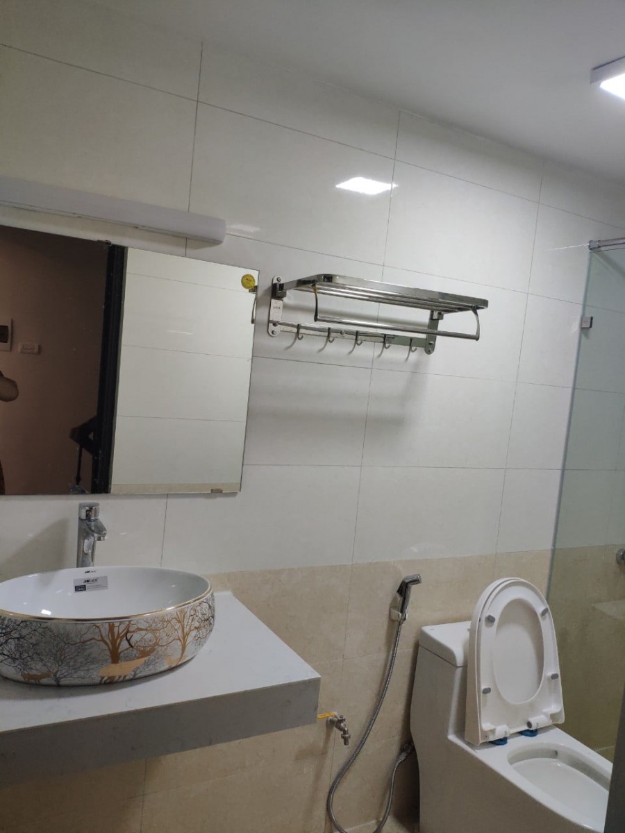 Bán nhà đẹp, về ở luôn ngõ Hòa Bình 7, diện tích 35m2, 4 tầng, giá 3.5 tỷ, lhcc