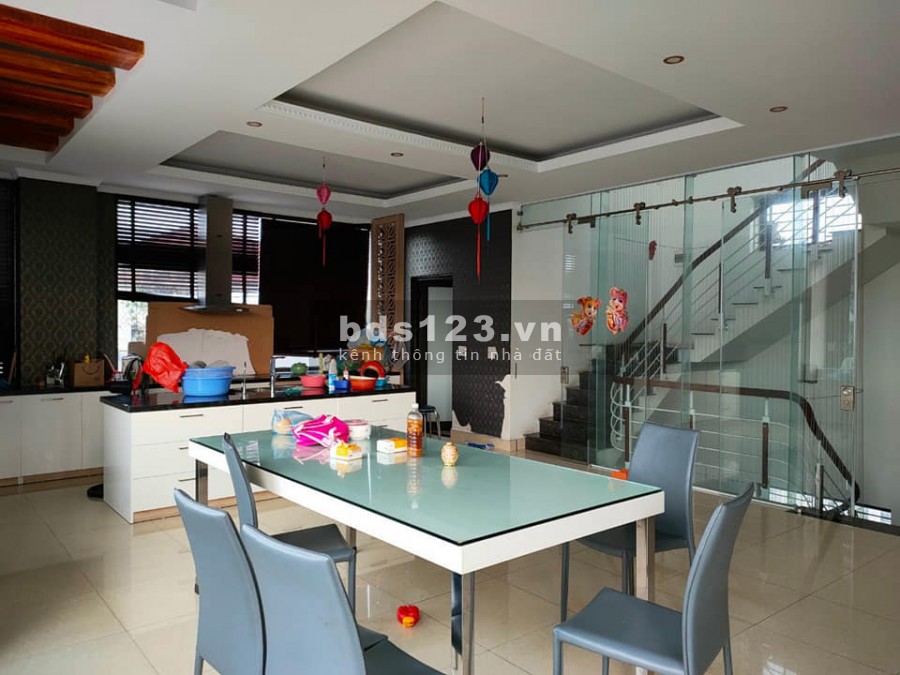 Mặt Tiền Khủng, diện tích 250m2 mt 13m Đàm Quang Trung Quận Long Biên