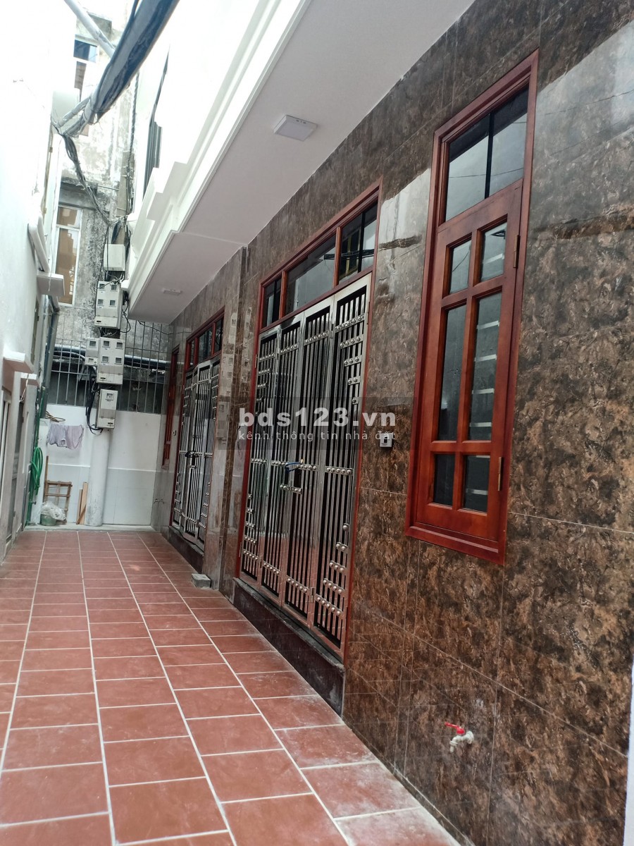 Bán nhà ngõ 81 rộng thoáng, đúc 5 tầng cần bán nhanh, gí 4.2 tỷ, lh 0904601503