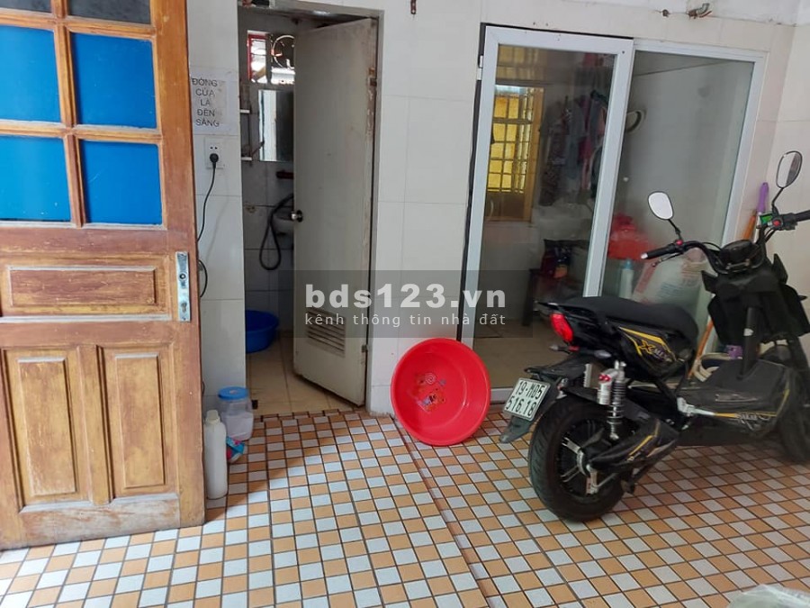 Bán nhà tập thể tầng 1 Hoàng Quốc Việt, diện tích 58m2, kinh doanh đỉnh, giá bán 2.35 tỷ