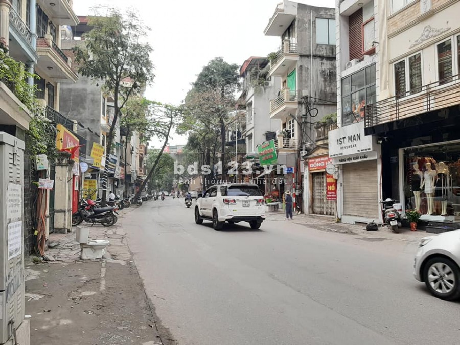 Bán đất phố Lạc Long Quân, Võ Chí Công, Tây Hồ, Hà Nội diện tích gần 500m2 giá 160 tỷ