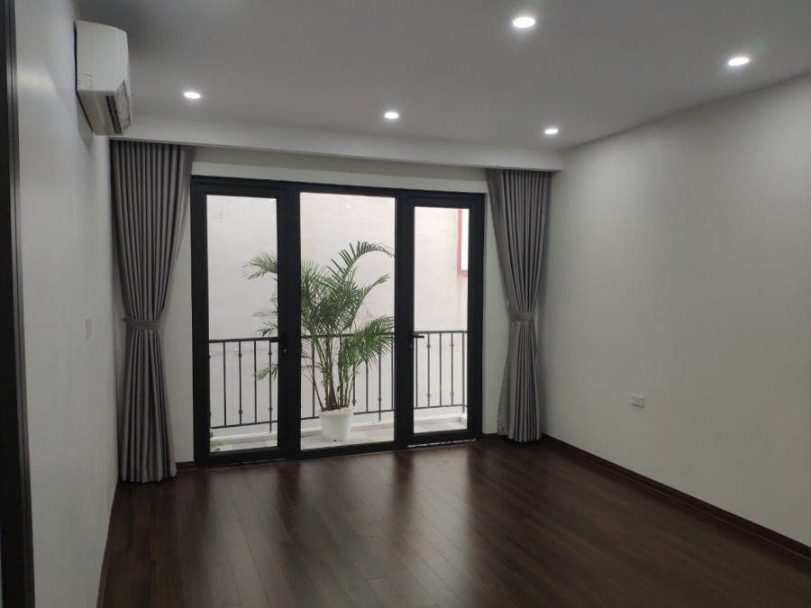 Bán nhà đẹp, về ở luôn ngõ Hòa Bình 7, diện tích 35m2, 4 tầng, giá 3.5 tỷ, lhcc