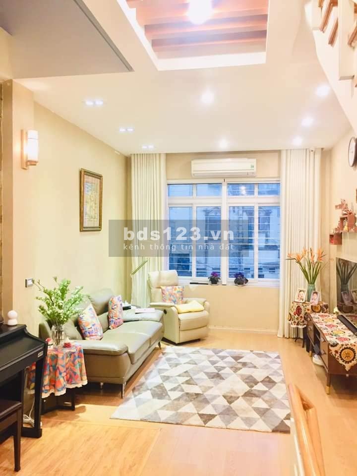 Bán nhà phố Trương Định gần trường chợ, an sinh đỉnh, cách ngõ ô tô 30m, lhcc